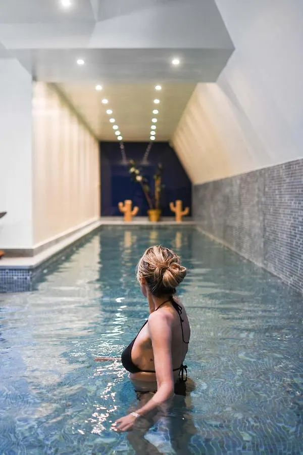 Parister Piscine & Отель Париж