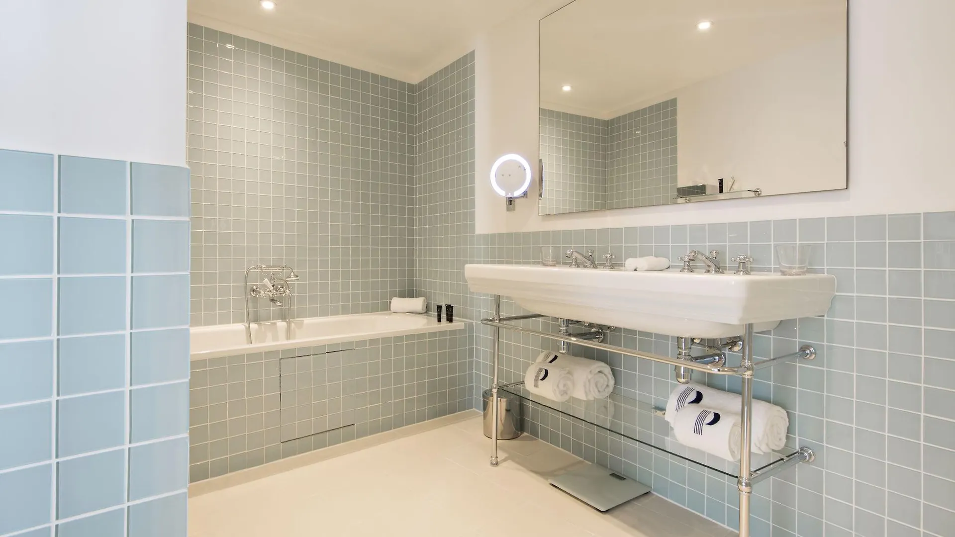 Parister Piscine & Hotel 5*
